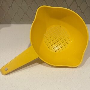 Vintage Tupperware Yellow Strainer Colander 1200-9 Double Spout Handle
